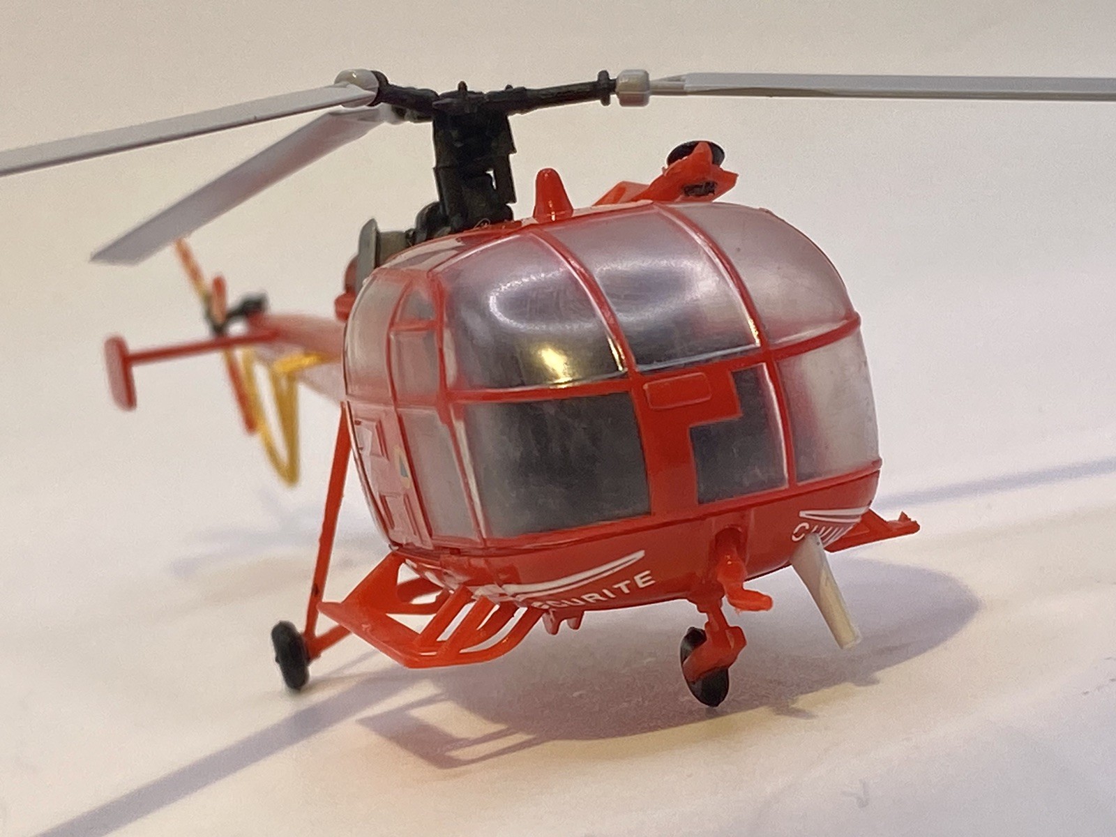 Amercom🔥 Aérospatiale SA 316B Alouette III Helicopter 1:72 MIB