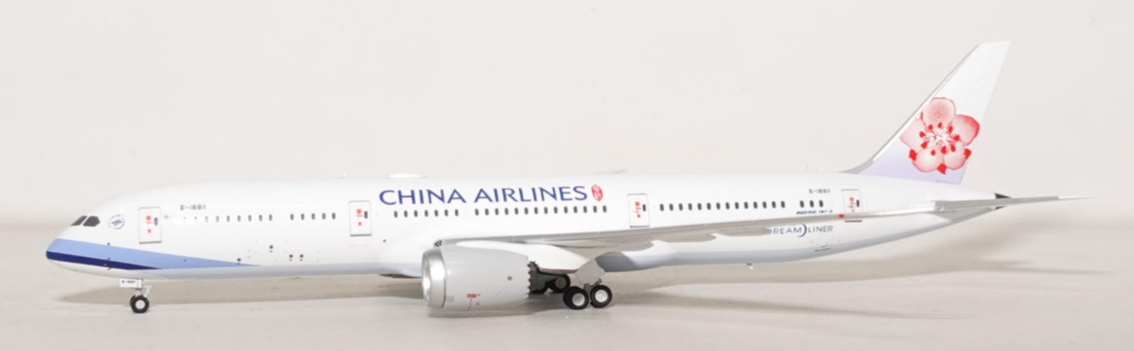 1:400 NG Models China Airlines B 787-900 B-18811 93441 55158 Airplane Model