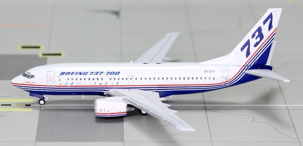 1:400 PM400 Boeing (House colors) Boeing 737-700 N737X