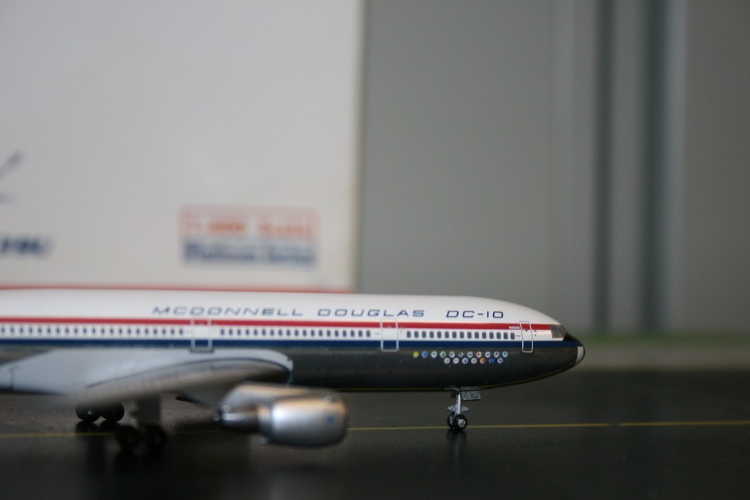 Phoenix 1:400 McDonnell Douglas DC-10-30 N1339U (10234) Model Plane