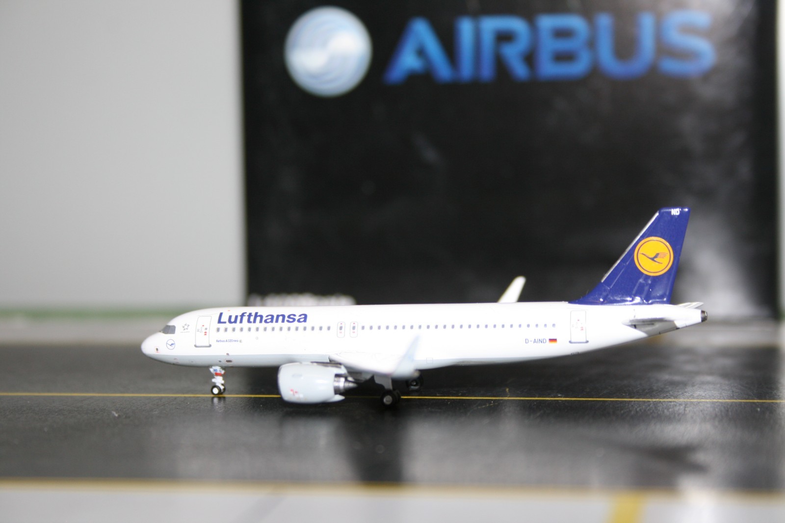 Panda Model 1:400 Lufthansa Airbus A320neo D-AIND (PM-D-AIND) Model Plane
