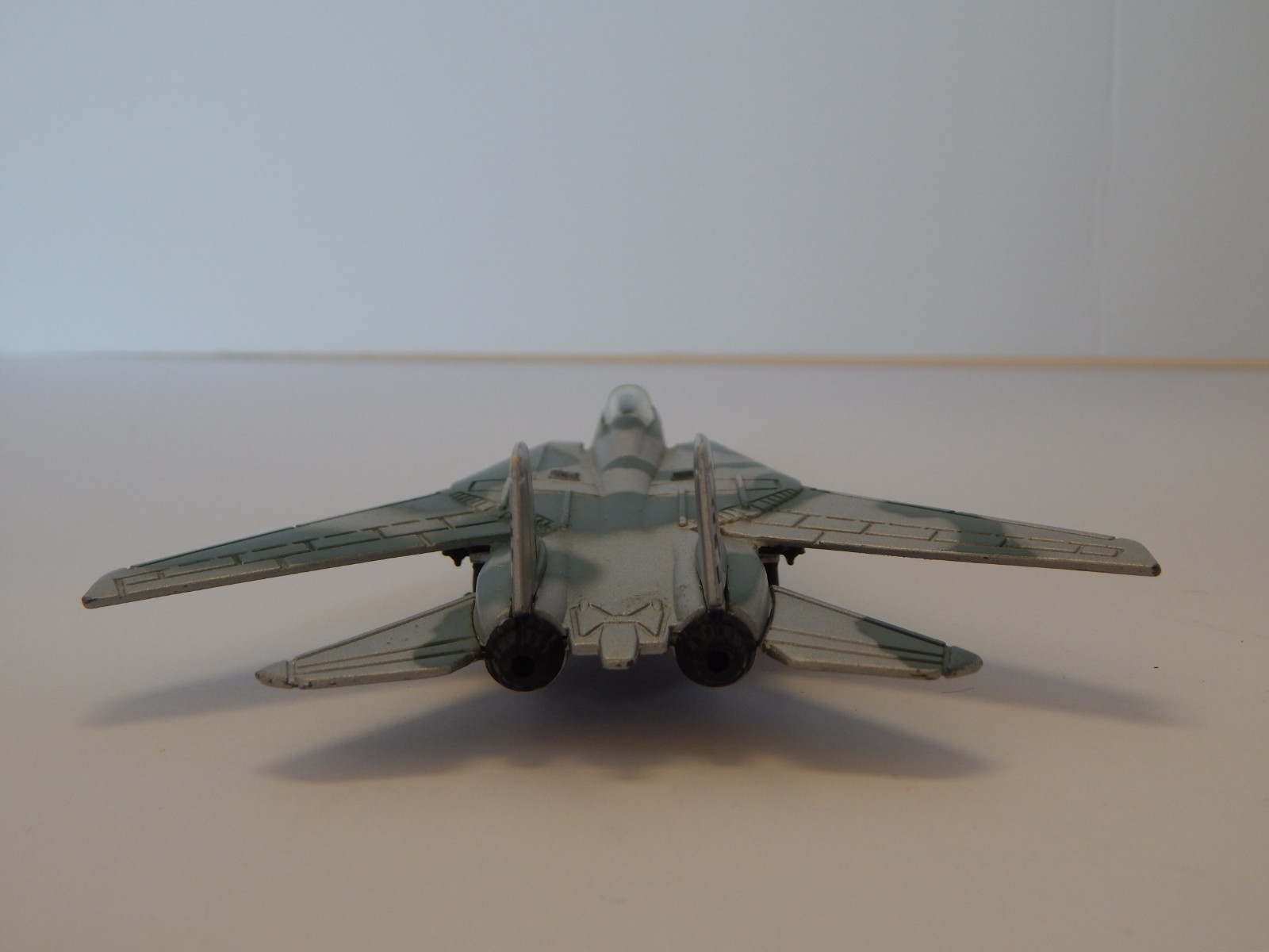 1:64 MAISTO F14 TOMCAT JET-LOOSE-VERY NICE