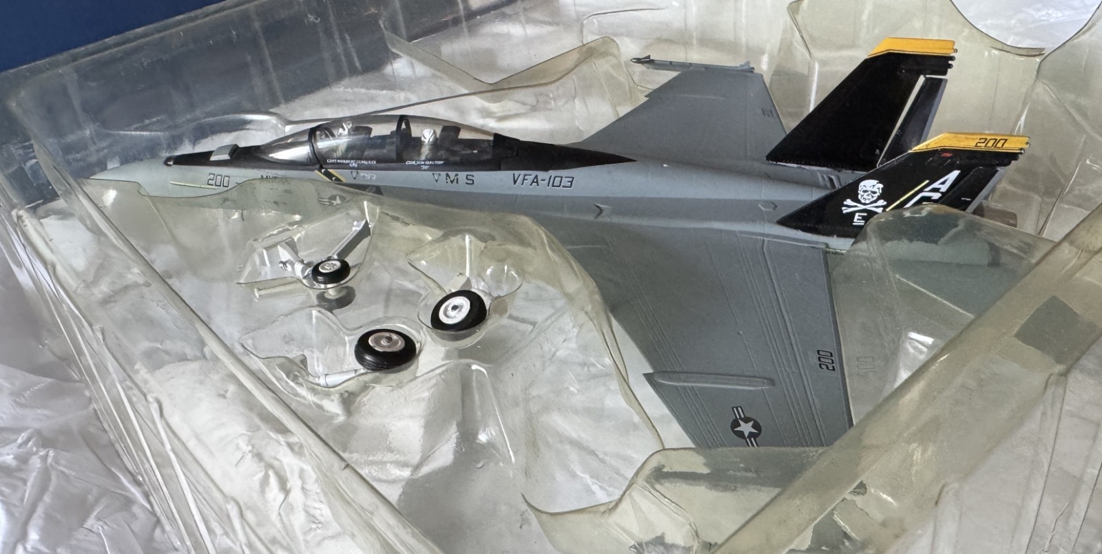 Used with issues and display stand 1-72 Witty Wings F-18F VFA-103 Jolly Rogers