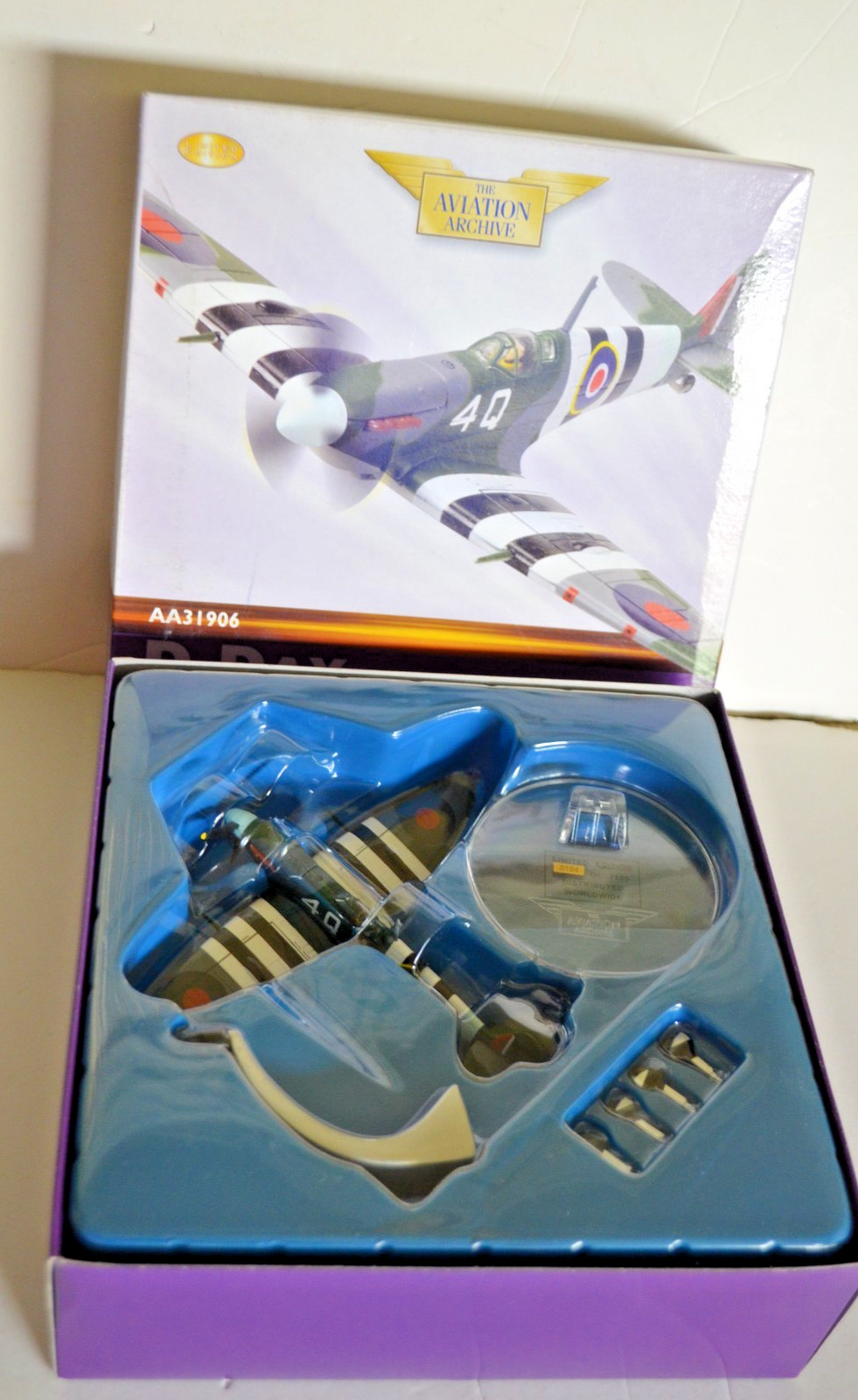 CORGI AA31906 SUPERMARINE SPITFIRE MKVB-4Q VCS-7 D-DAY 60TH NORMANDY 1944 1/72