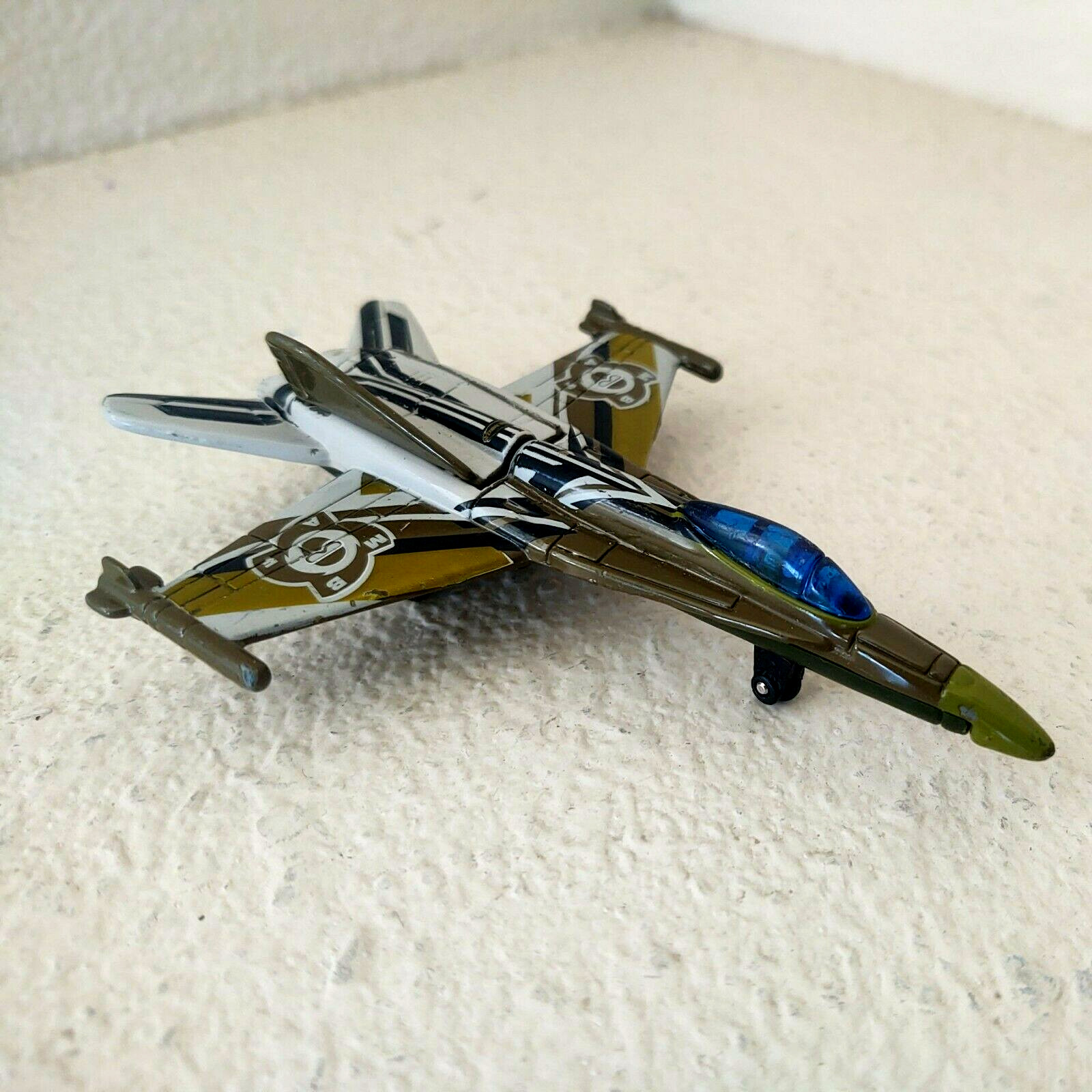 Mattel Matchbox Hero City Sky Buster 2001 Die Cast Attack Jet 68982 MISSING FIN