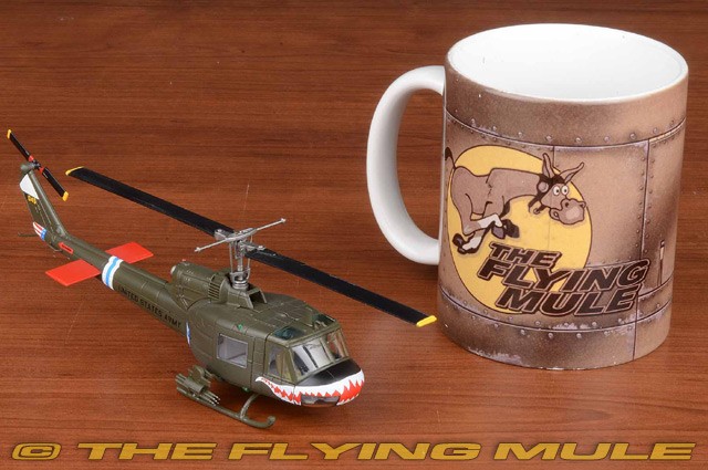 Hobby Master 1:72 UH-1C Huey US Army 174th AHC Sharks Easy Rider