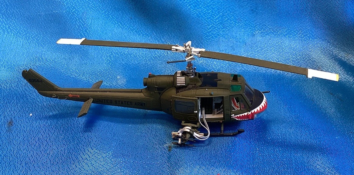 1/48 SCALE MODEL FRANKLIN MINT HUEY UH-1B ATTACK HELICOPTER CHOPPER GUNNER