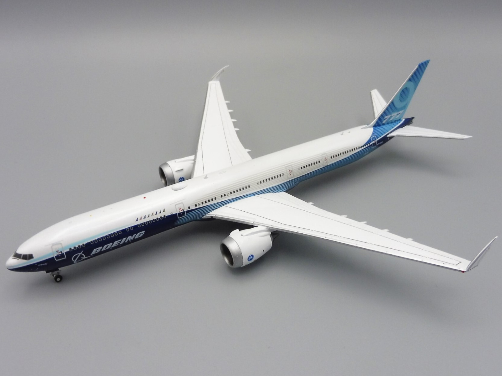 Boeing 777-9 House Colours 1/400 JC Wings LH4160X 777 Folded Wingtips N779XW