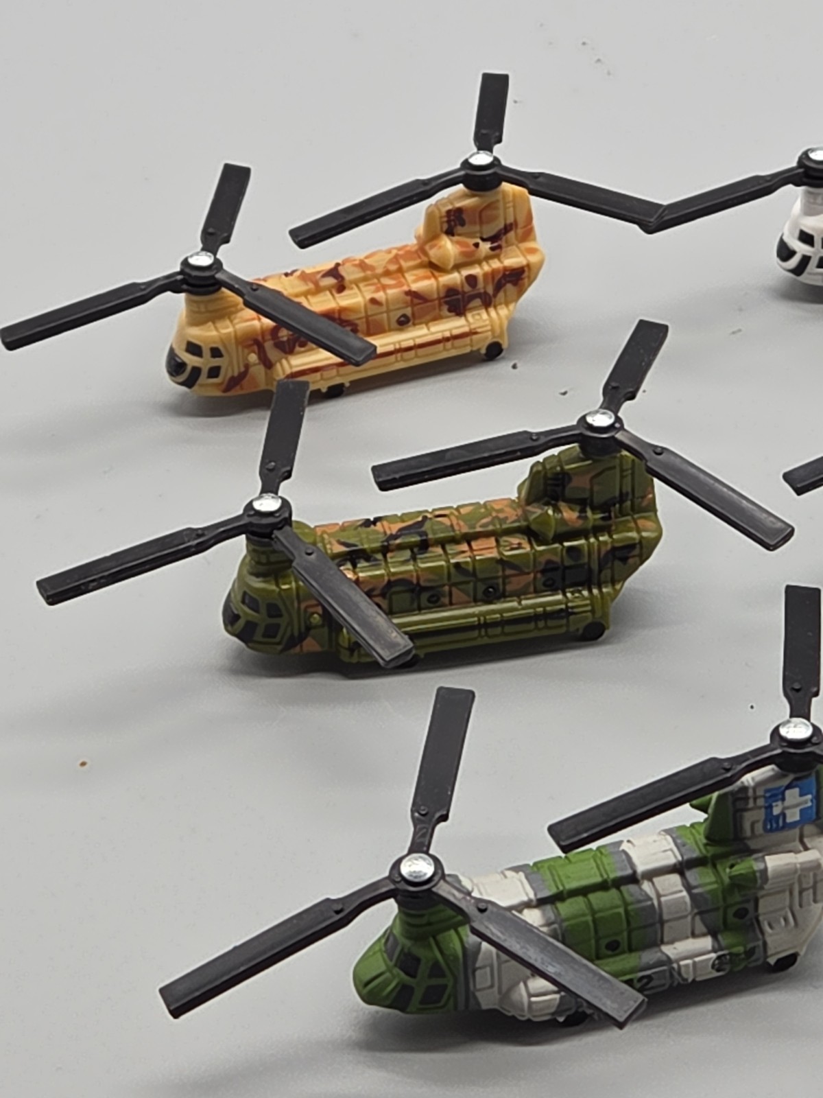 Hot Wheels Planet Micro CH-47 Chinook Transport Helicopter Military Lot Of 7