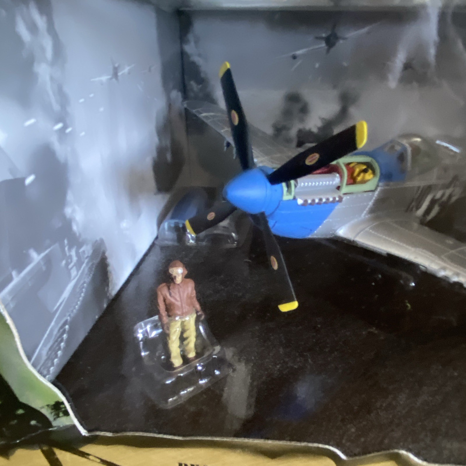 Forces of Valor 1:32 P-5,1D Mustang Diecast w/ Stand Silver Blue, MIB