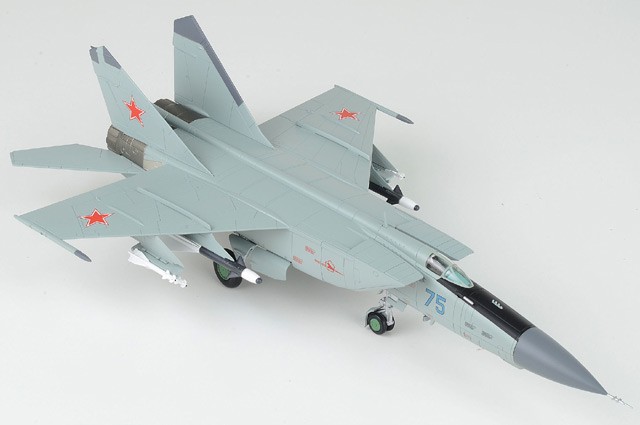HA5607 Hobby Master MiG-25PD Foxbat-E 1/72 Model Blue 75 Soviet Air Force