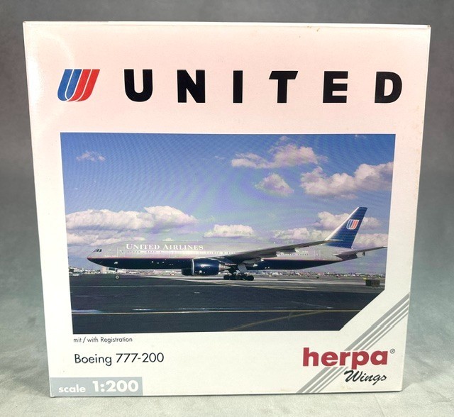 HERPA Wings 1/200 550024 Boeing B777-200 UNITED AIRLINES NIB