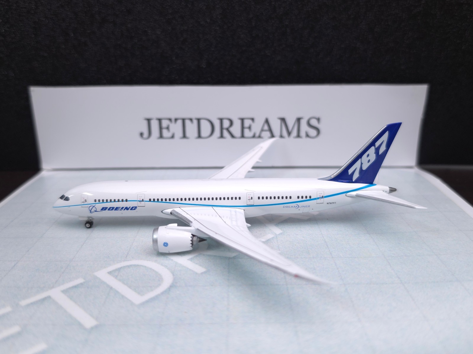 1/400 BOEING AIRCRAFT COMPANY 787-8 2000’S HOUSE TEST COLORS N787FT GEMINI JETS