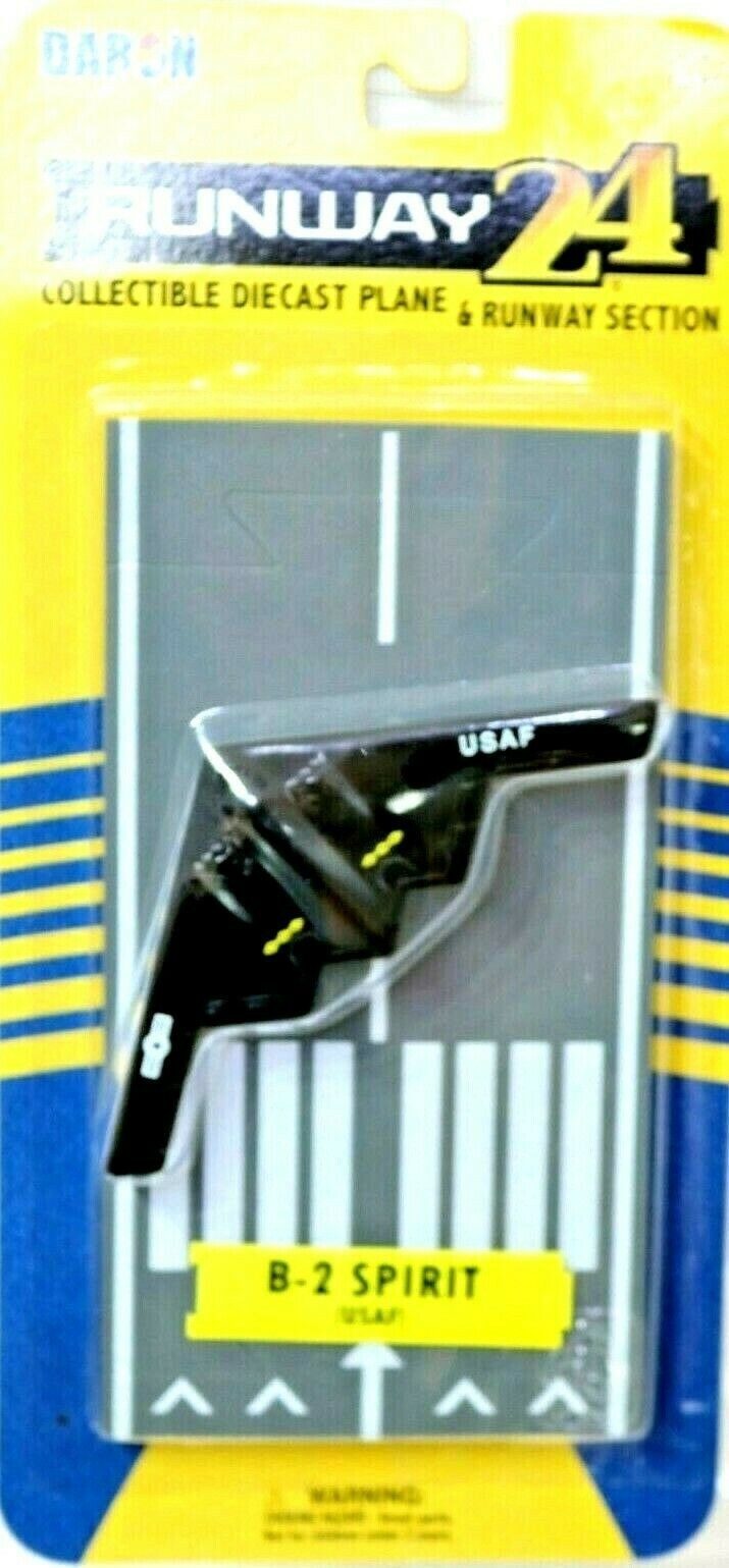 NORTHROP B-2 SPIRIT STEALTH 4.5″ with RUNWAY PIECE 2014 DARON DIE CAST NEW MINT