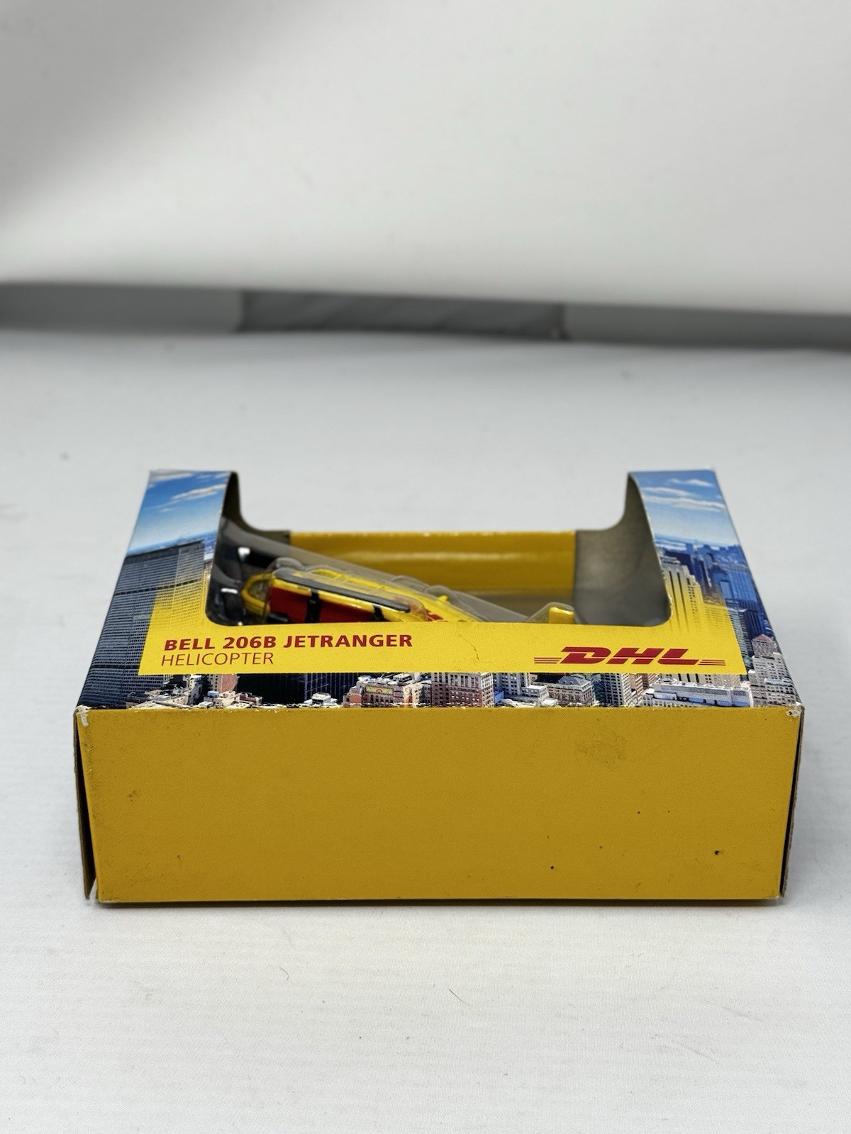 Daron: DHL Bell 206B Jetranger Helicopter Diecast Model: DHL2632 NIB