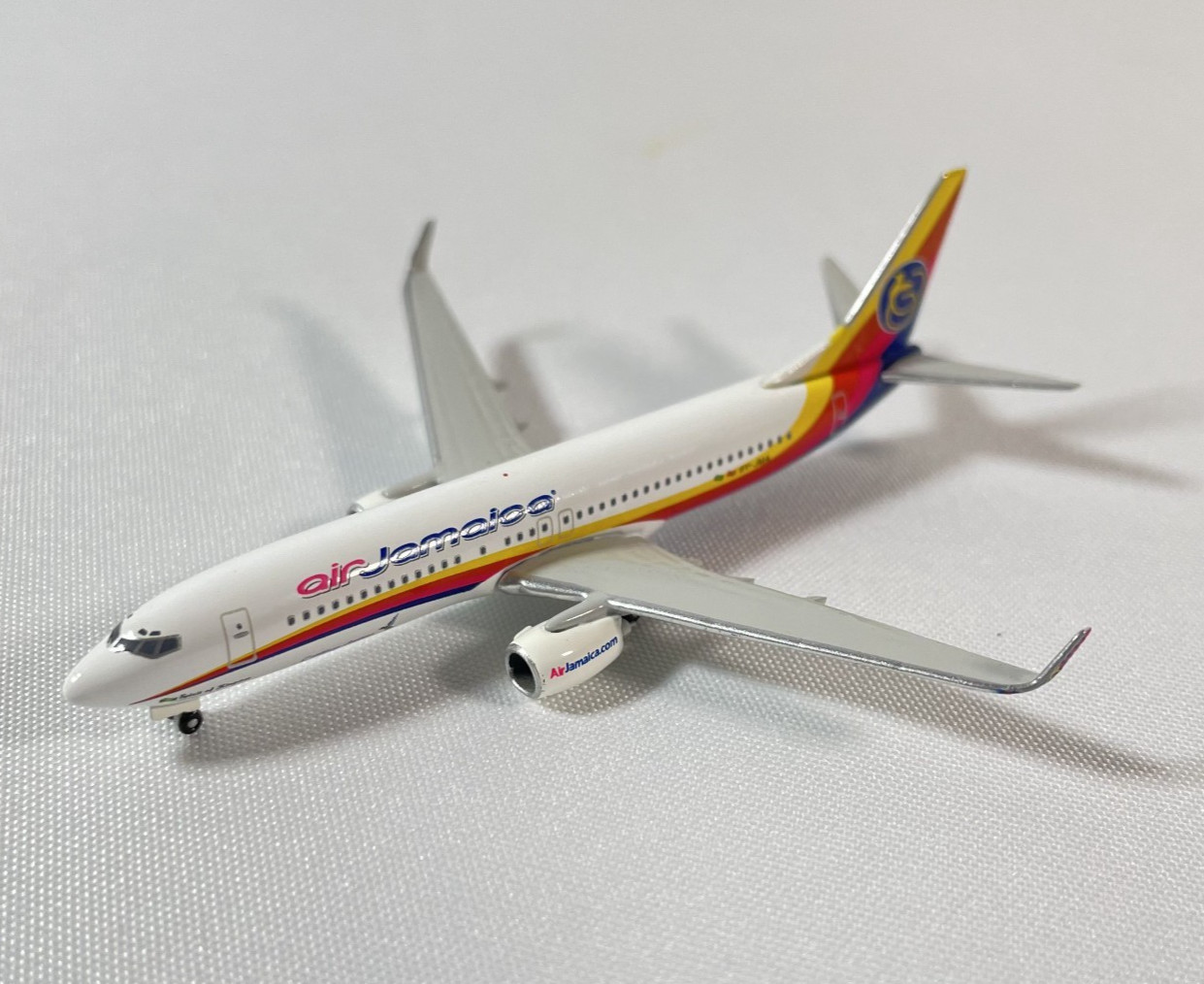 Herpa 1:500 Air Jamaica Caribbean Airlines Boeing 737-800 9Y-JMA 520706 Model