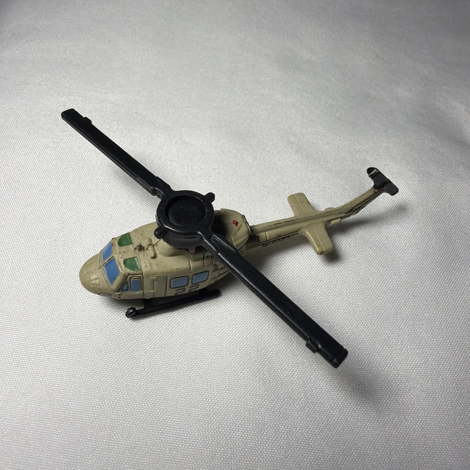 MICRO MACHINES UH-1 Huey Helicopter Desert Tan number 22 RARE LGTI 1992