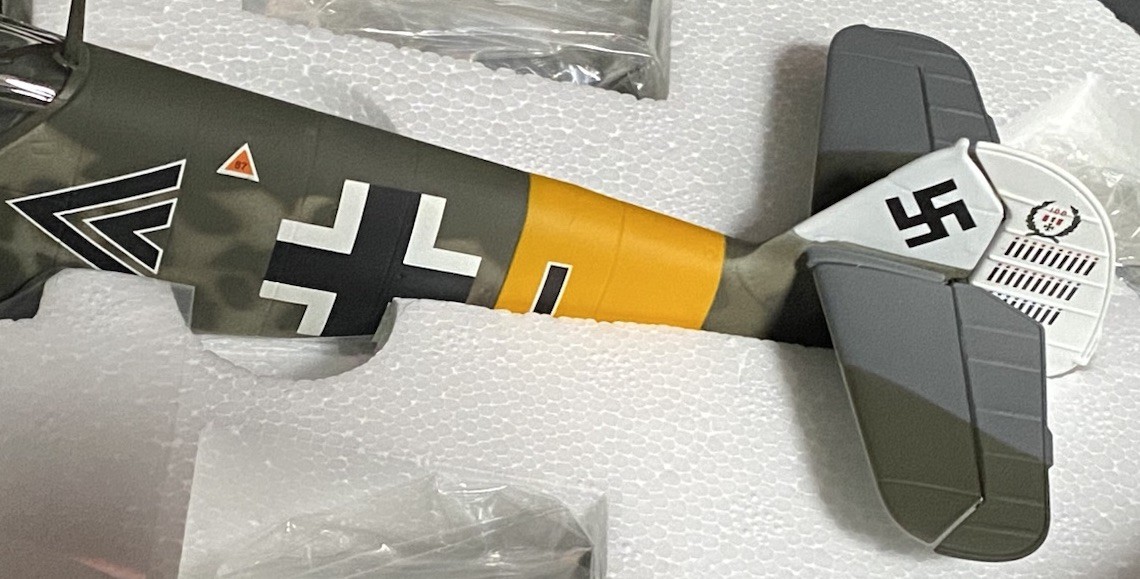 Corgi US34907 Bf109G Anton Hacki (192 Victories) Oldenburg Germany 1944 3Figures