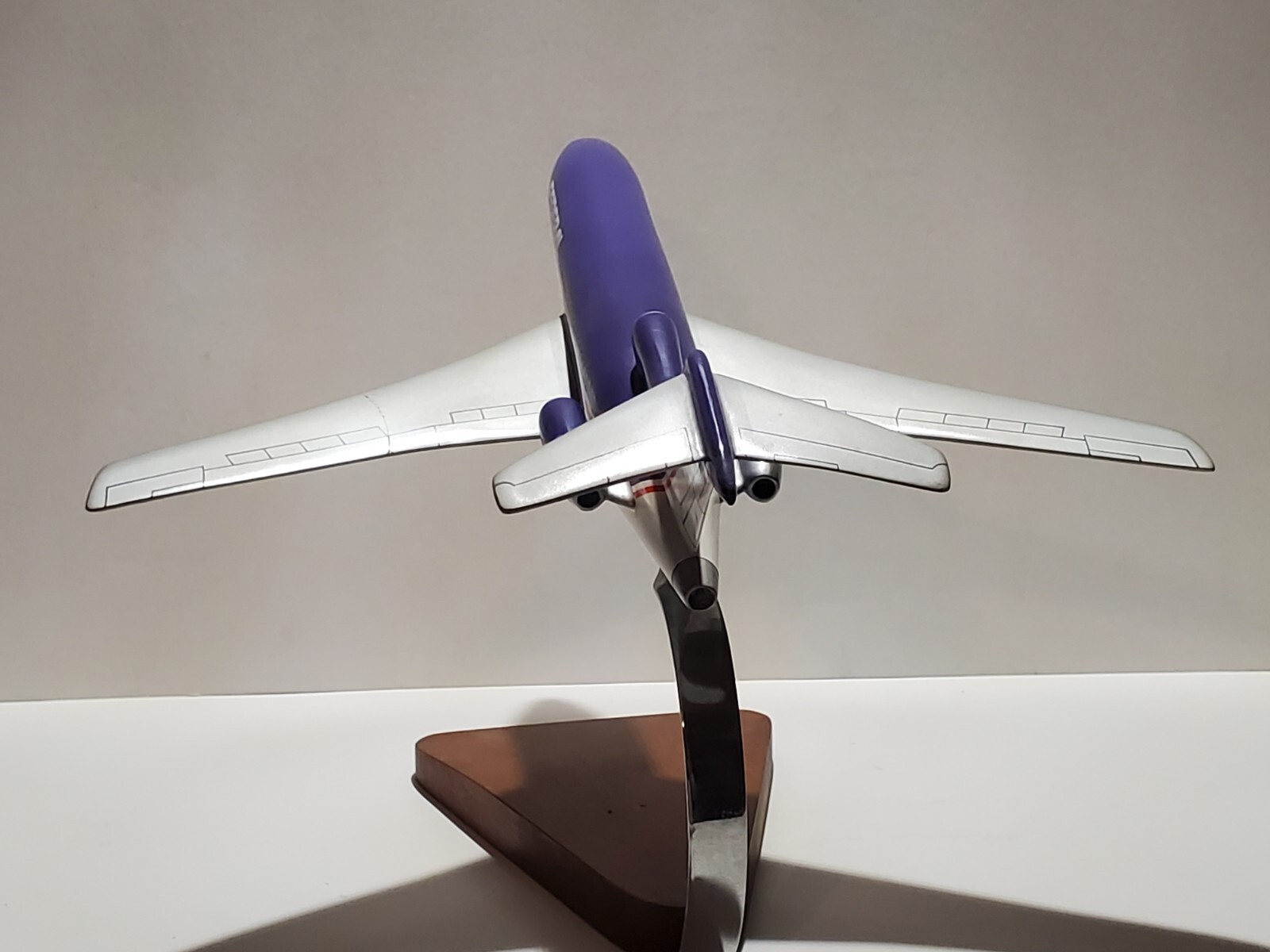 1980’s Federal Express Boeing 727-200F 1:100 Scale Fed Ex Wood Model Plane