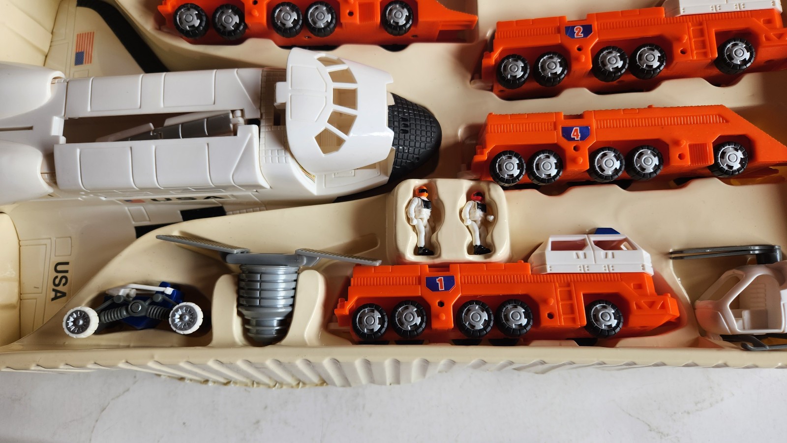 Mattel Hot Wheels Mega-Rig Space Shuttle Transporter 1996 #1675