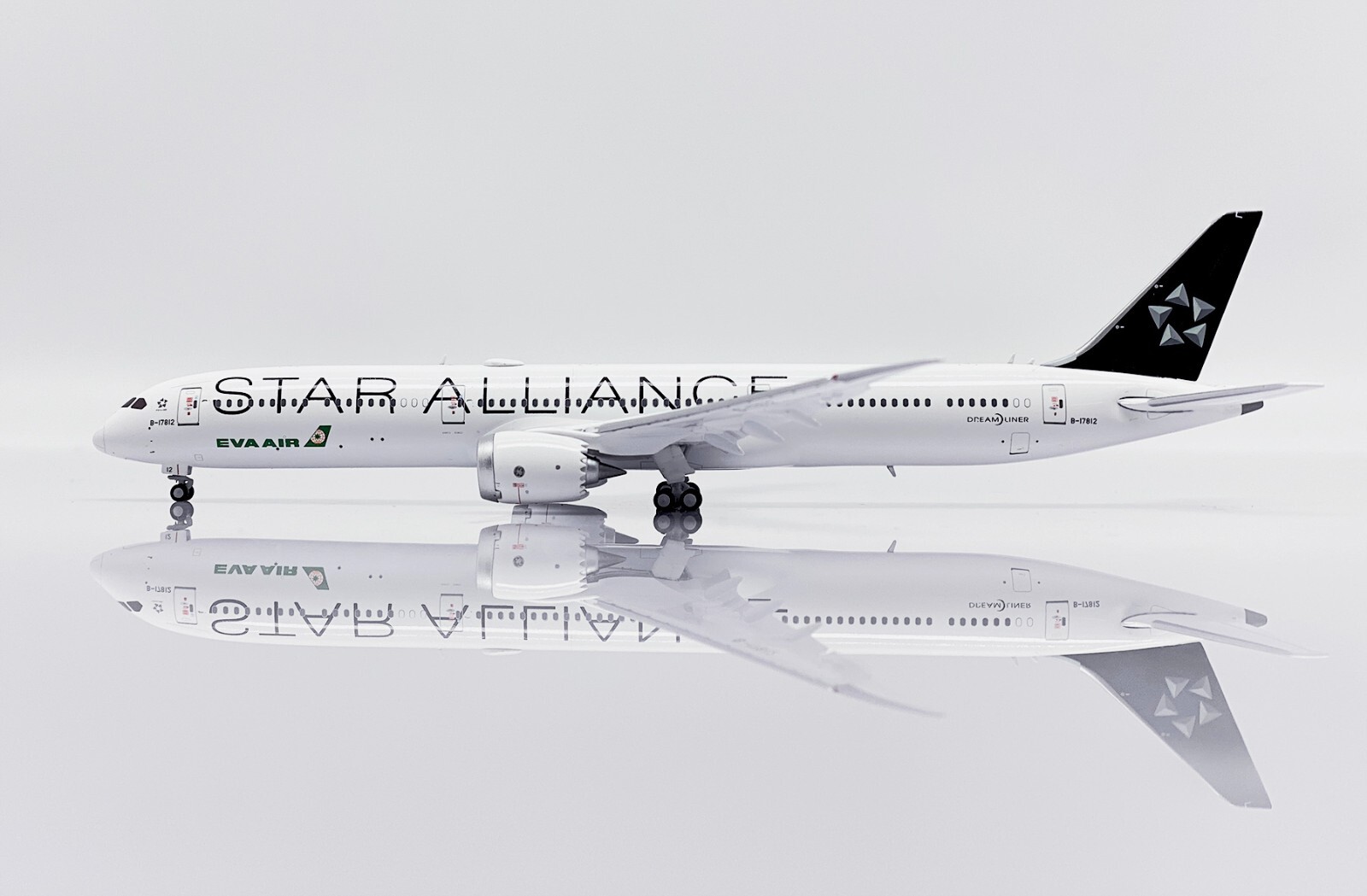 JC Wings 1:400 Eva Air B787-10 Dreamliner ‘Star Alliance – Flaps Down’ B-17812
