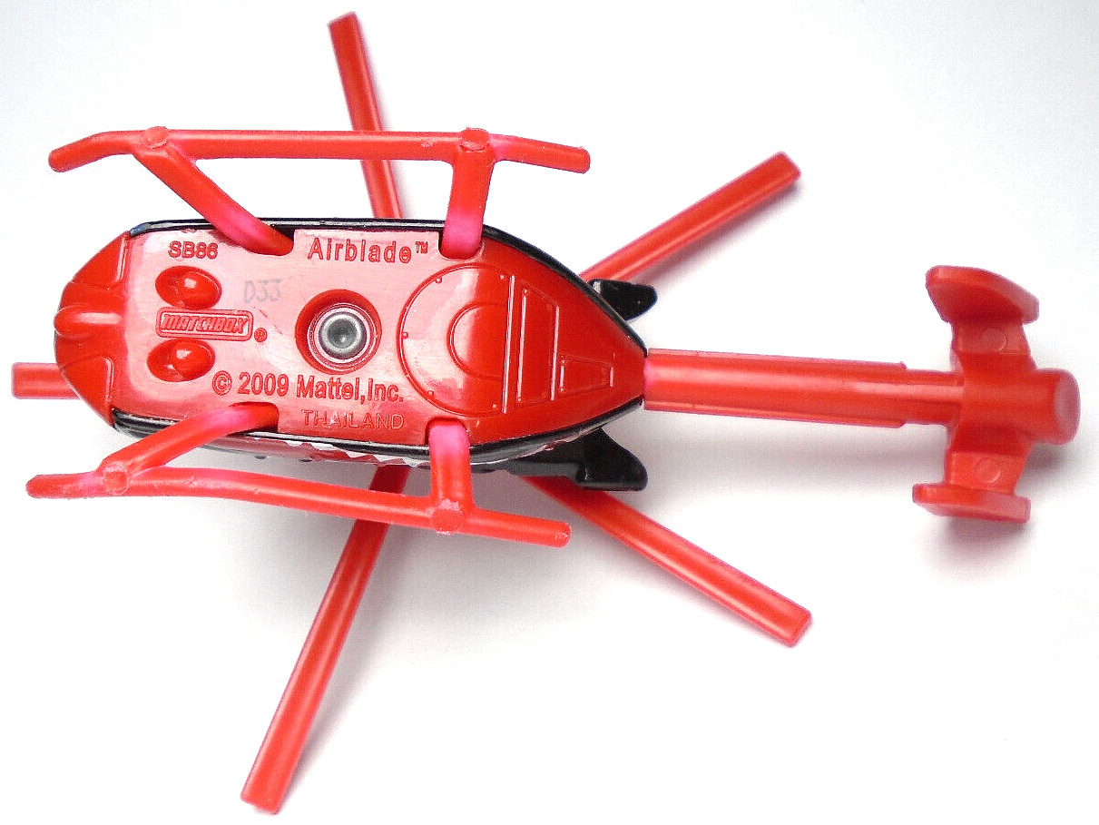 2011 MATCHBOX AIRBLADE #86 BLACK & RED 3 5/8″ DIECAST HELICOPTER W/ SHARK TEETH