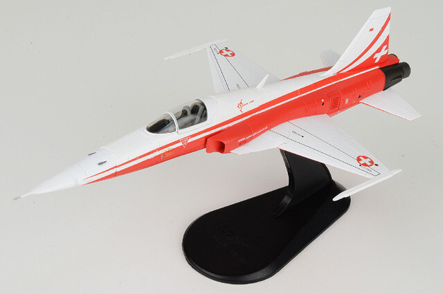 HA3332 Hobby Master F-5E Tiger II 1/72 Model Swiss Air Force Patrouille Suisse