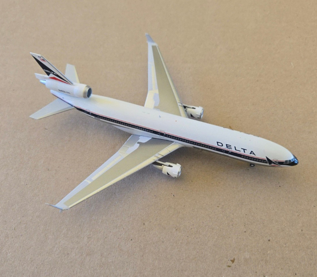1:400 McDonnell Douglas MD-11 Delta Airlines N808DE Panda Models