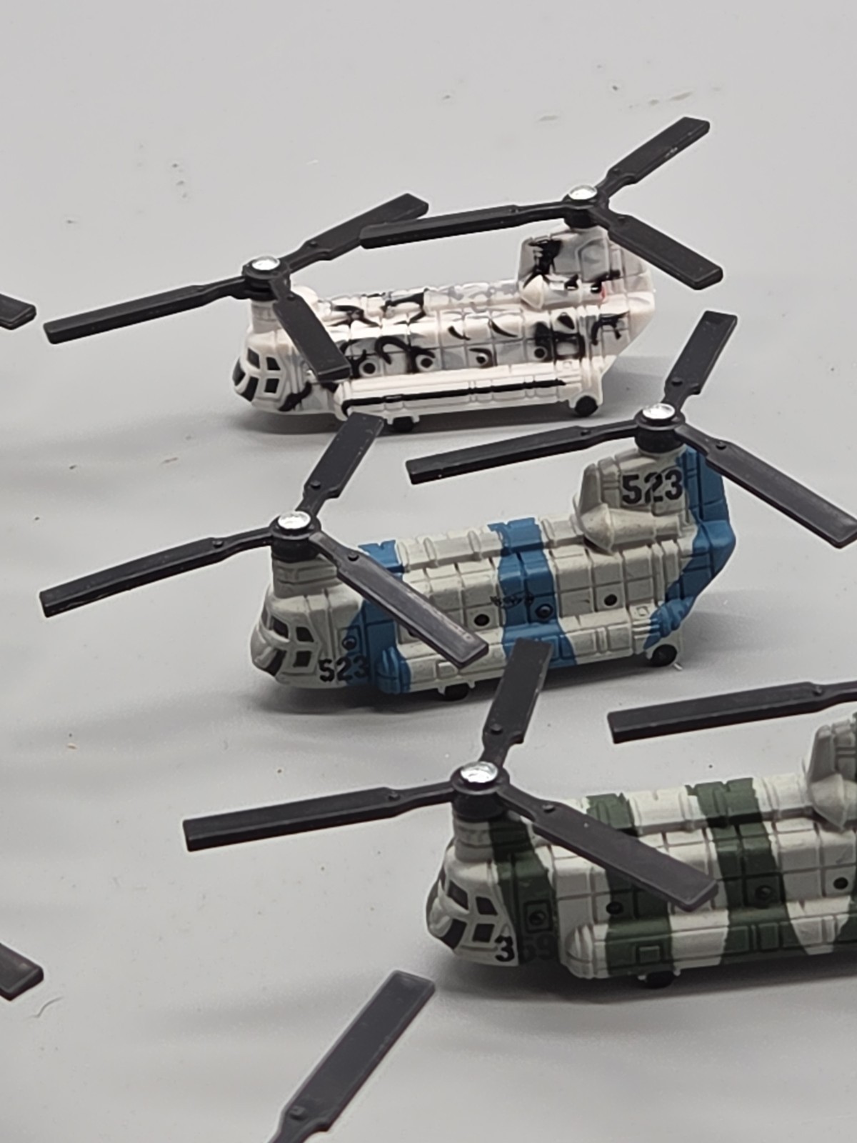 Hot Wheels Planet Micro CH-47 Chinook Transport Helicopter Military Lot Of 7