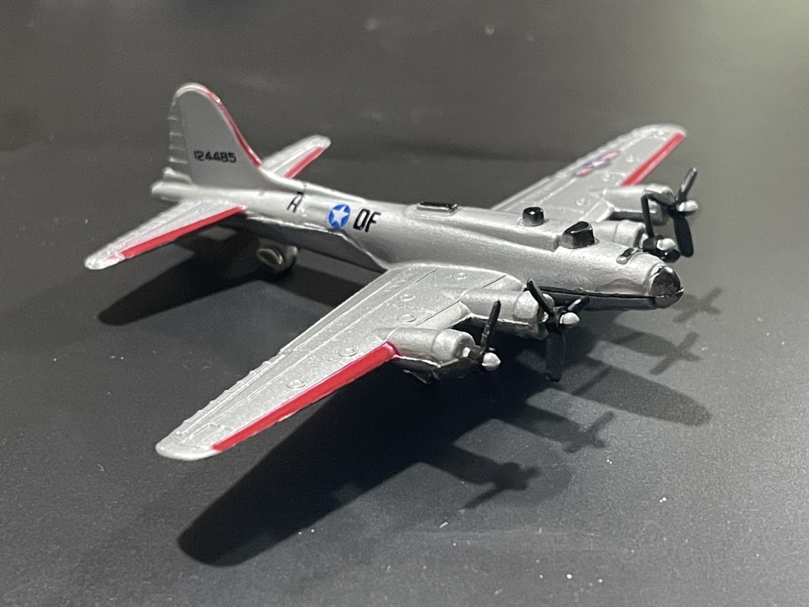 B-17 124485 legendary flying fortress A150 diecast World War II