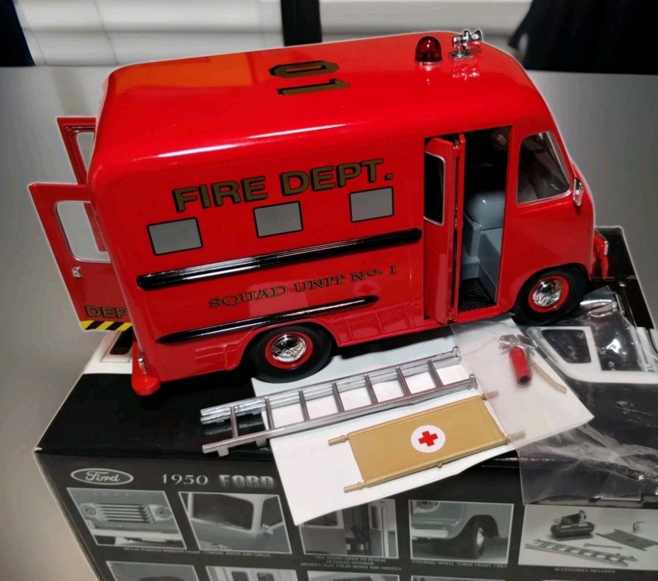 Unique Replicas 1950 Ford Step Van Fire Dept. 1:24 Scale Squad Unit #1 Truck New