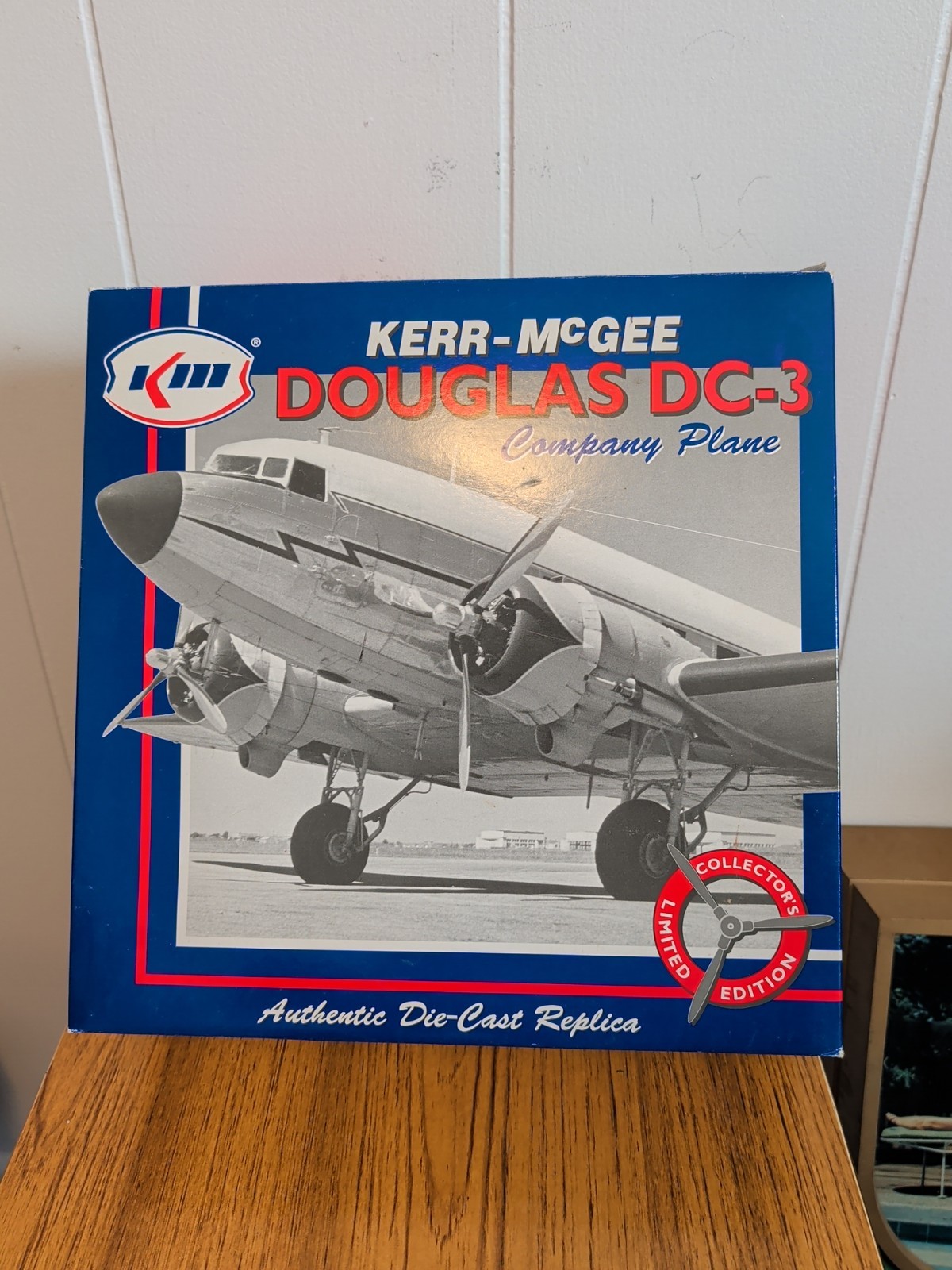 ERTL Collectibles Kerr-McGee Douglas DC-3 Die Cast Aircraft Replica 1/72 IN BOX