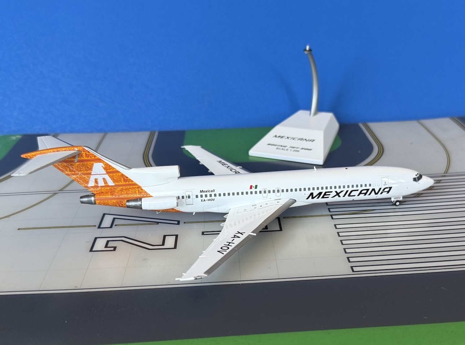 Mexicana Boeing 727-200/Adv XA-HOV 1990s colors 1:200 scale diecast JC Wings