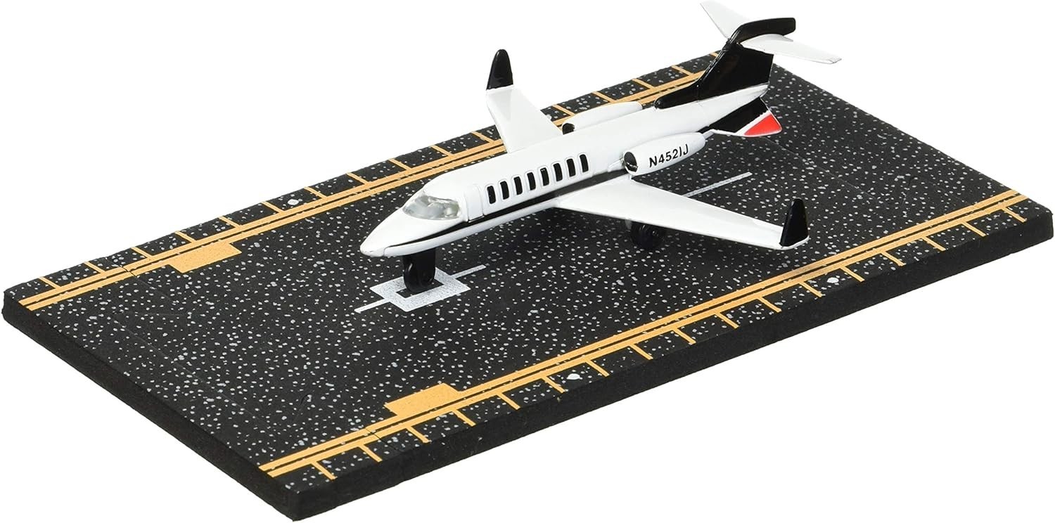 Hot Wings Private Jet Toy with Connectible Runway – Aviation Collector’s Delight