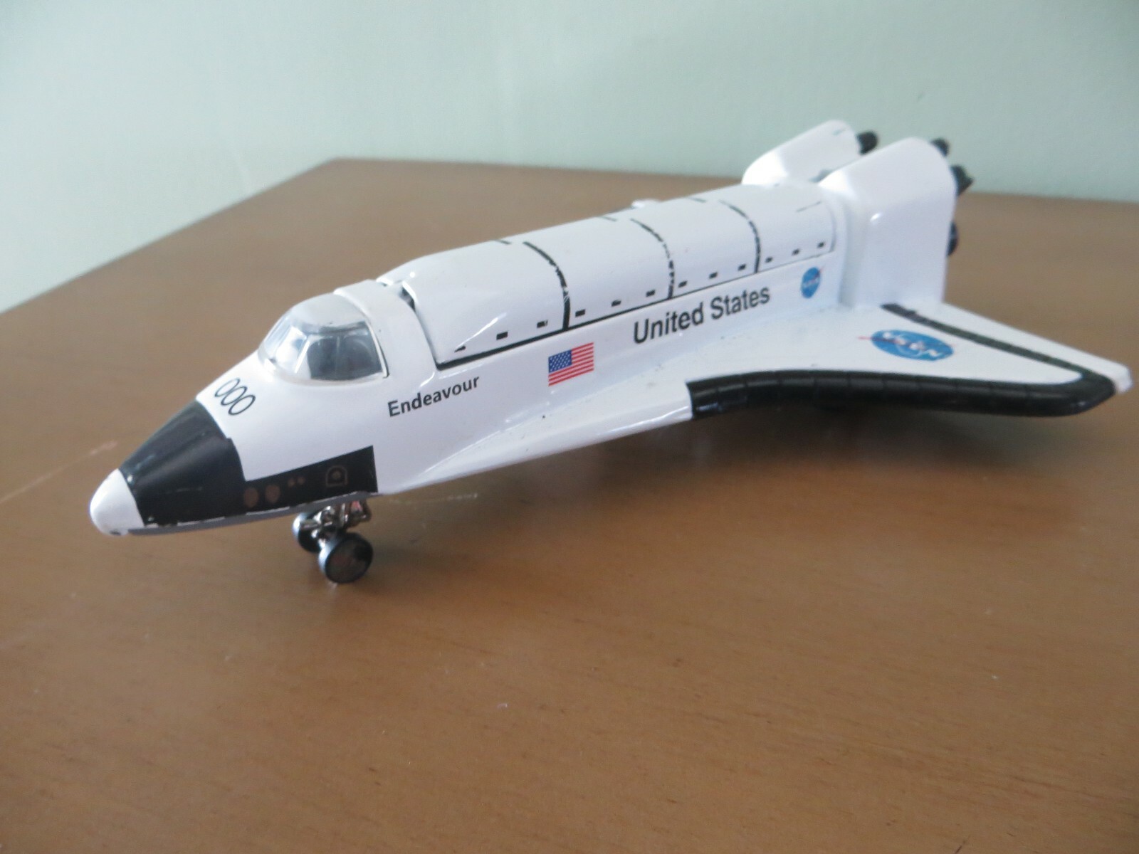 UNITED STATES DISCOVERY SPACE SHIP SHUTTLE NASA,CARLISLE DIE CAST ROCKET SHIP