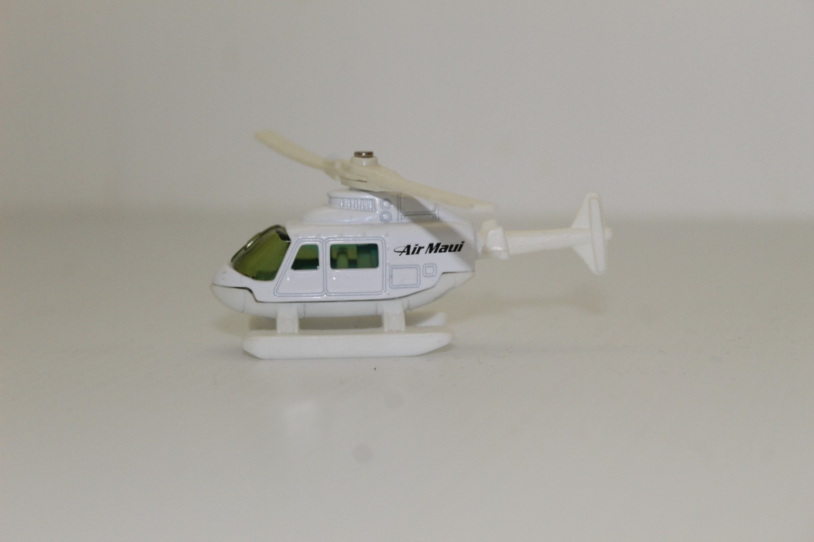 Matchbox 2014 Air Maui White Helicopter One Blade