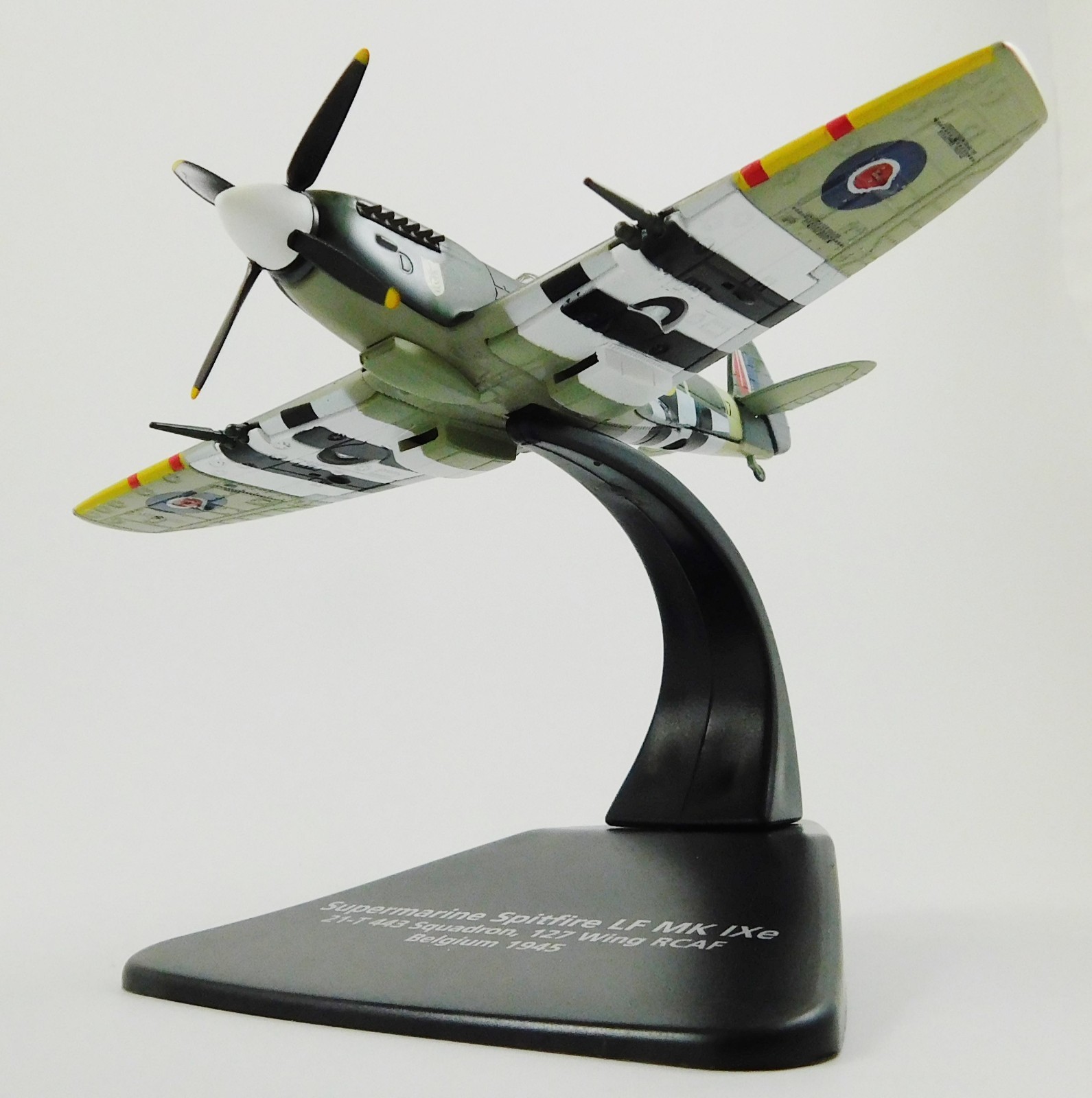 Supermarine Spitfire 1XE 443 Sqn RCAF Fighter Aircraft Diecast Model Scale:1:72
