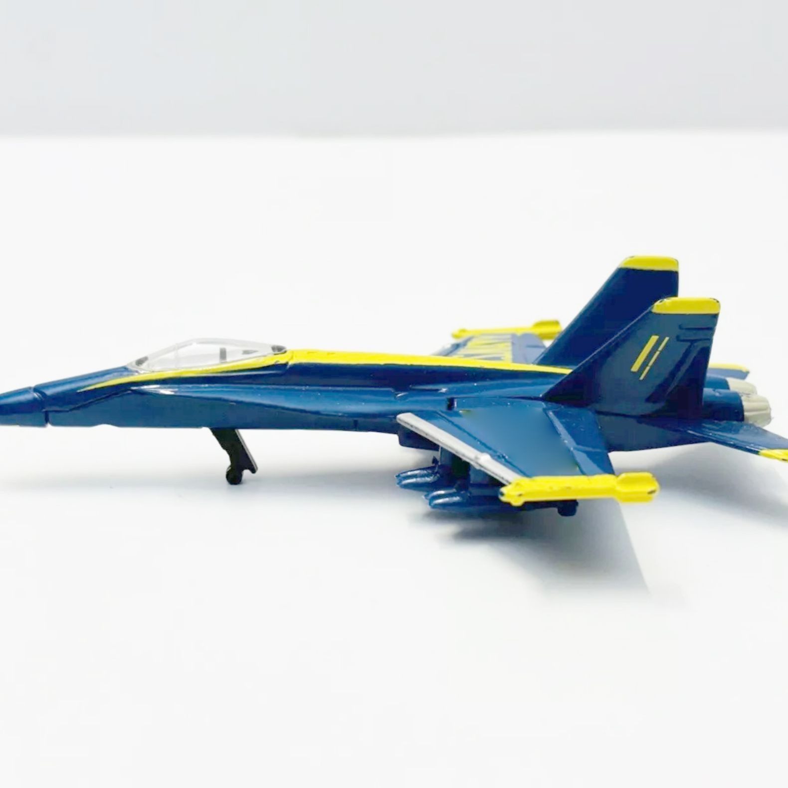 Collectible F/A-18 Hornet Fighter Jet Model Die-Cast 1:64 Scale for Adults 13cm