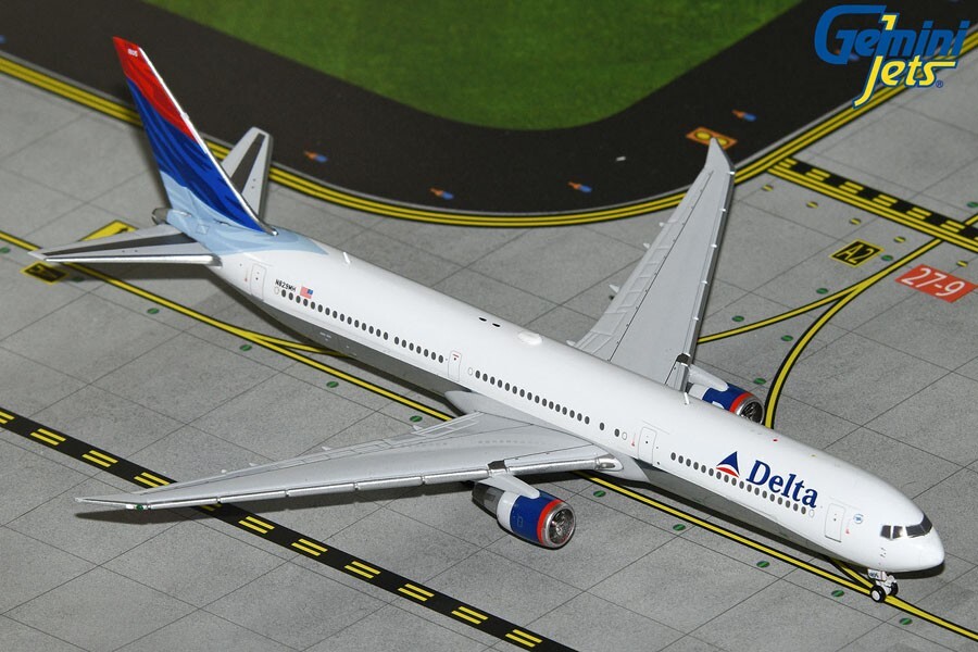 Delta Air Lines Boeing 767-400ER Gemini Jets GJDAL2158 Scale 1:400 IN STOCK