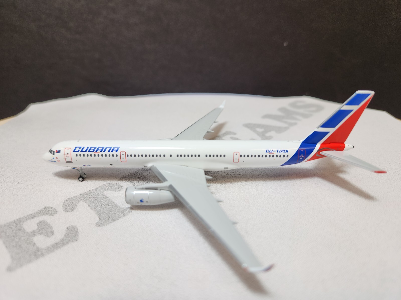 1/400 CUBANA TUPOLEV TU-204-100 1990’S COLORS CU-T1701 NG MODELS