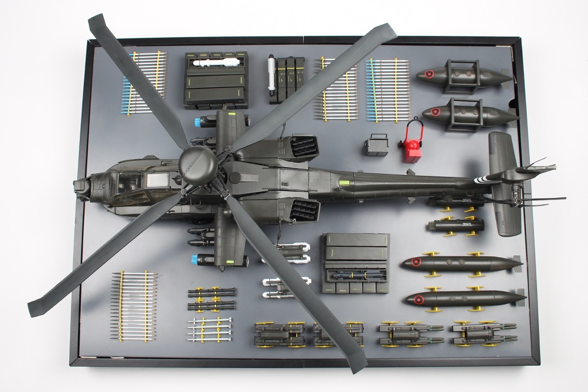 Agora Models 1:24 AH-64D Apache Longbow Helicopter. Full boxed kit.