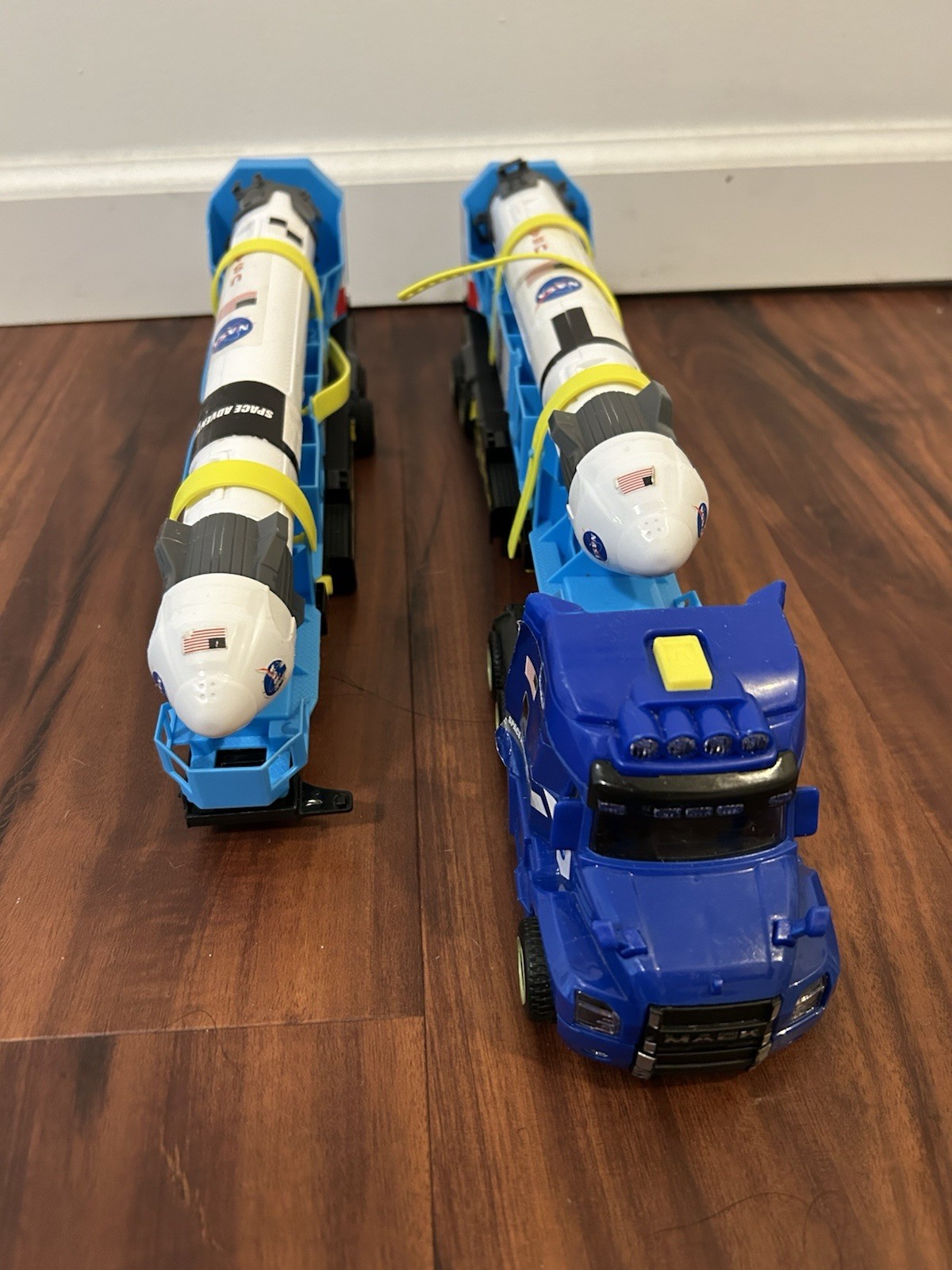 SPACE ADVENTURE NASA USA ROCKET TRUCK TRAILER TRANSPORTER 16” “READ”
