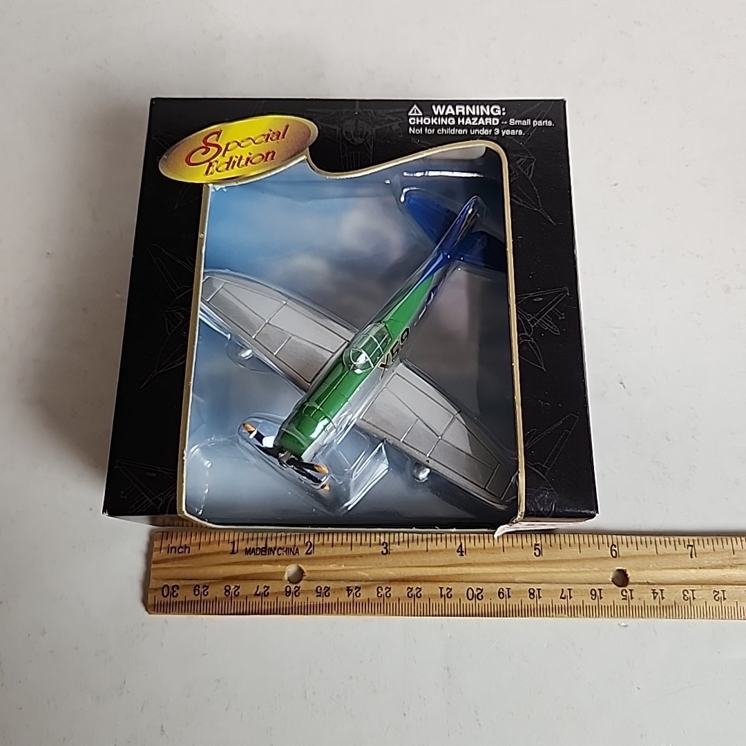 New In Box 1997 Maisto Air Force Tailwinds SE WWII USA P- 47D Thunderbolt X59