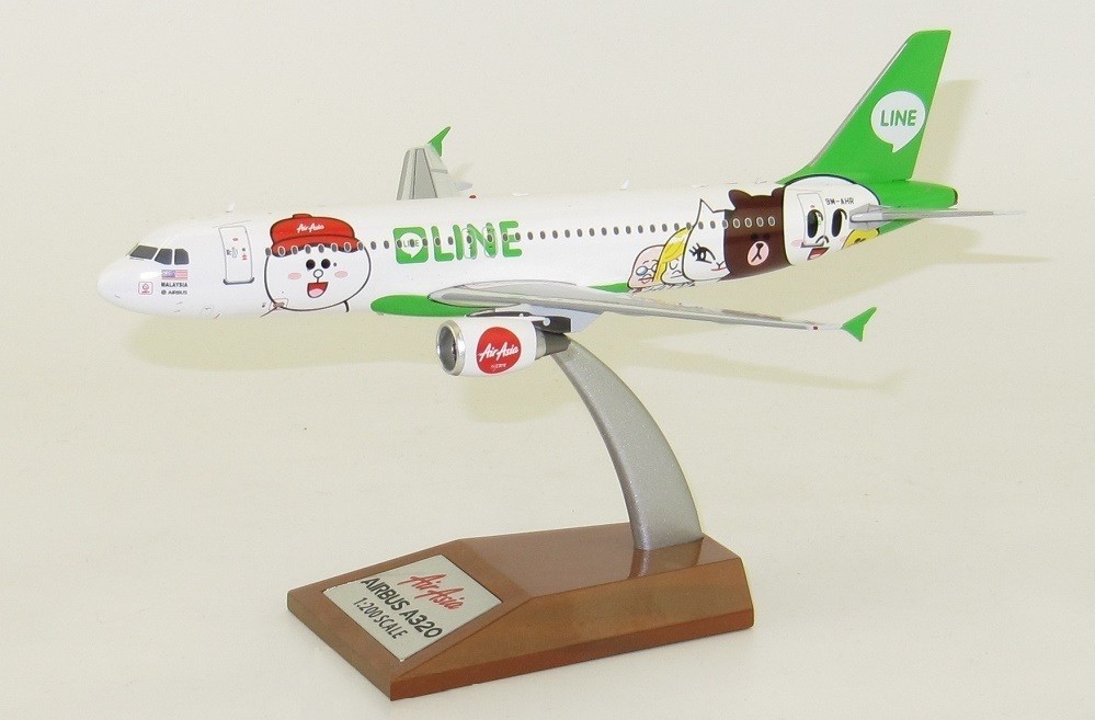 A320-216 AIRASIA “LINE FRIENDS” REG: 9M-AHR WITH STAND – JFOX JF-A320-005 1/200