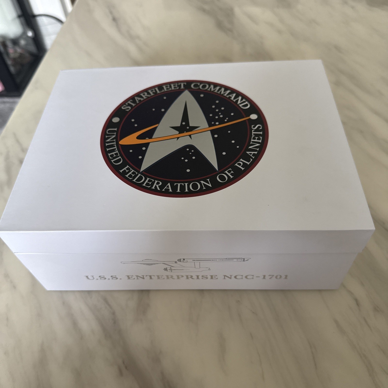 CORGI CC96610 STAR TREK USS ENTERPRISE NCC-1701 ORIGINAL SERIES VERSION + BOXED