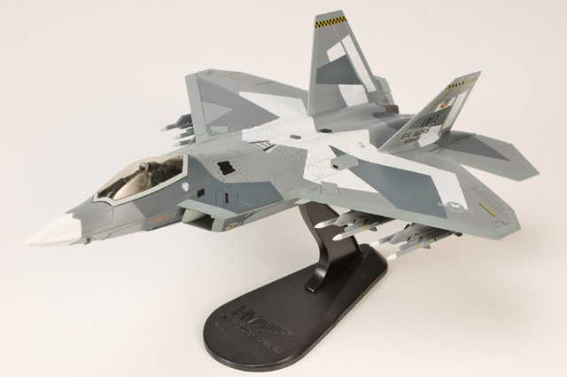 HA2831 Hobby Master F-22A Raptor 1/72 Model Red 09 USAF 57th WG, 64th AGRS
