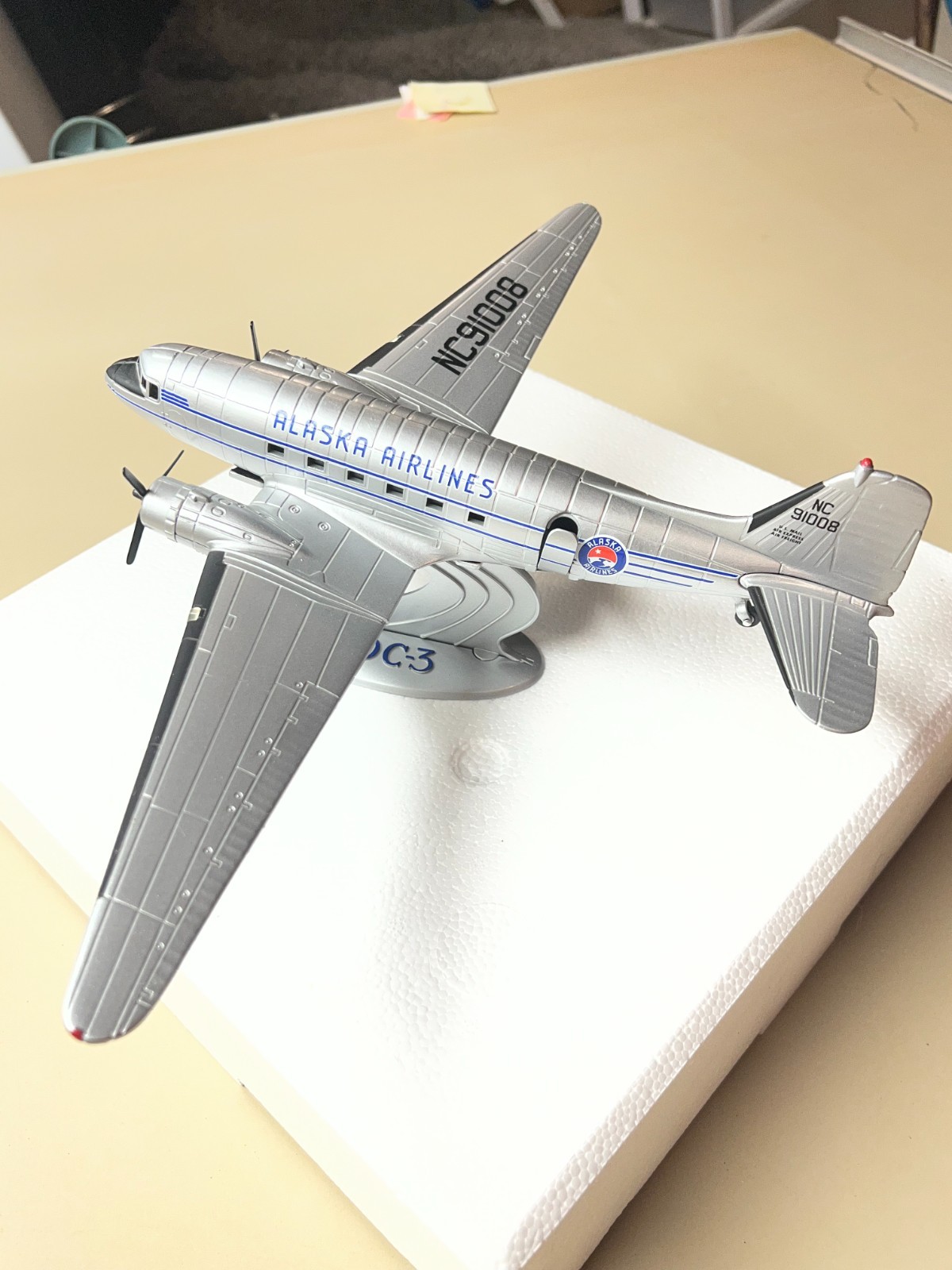 ERTL Collectibles Prestige Series Douglas DC-3 Alaska Airlines Die Cast