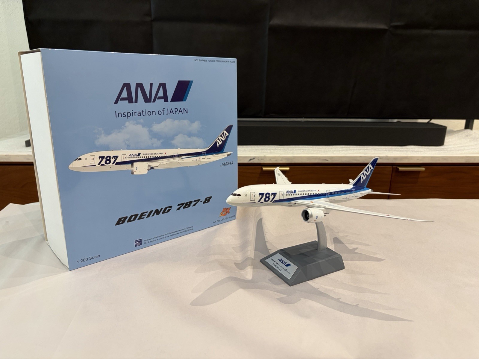 ANA Boeing 787-8 JA824A 1:200 Scale JFOX JF-787-8-002 Diecast Model Airplane