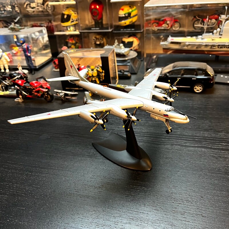 AMER Russia Air Force Tu-95ms Bear Strategic Bomber 1/200 Diecast Aircraft Model