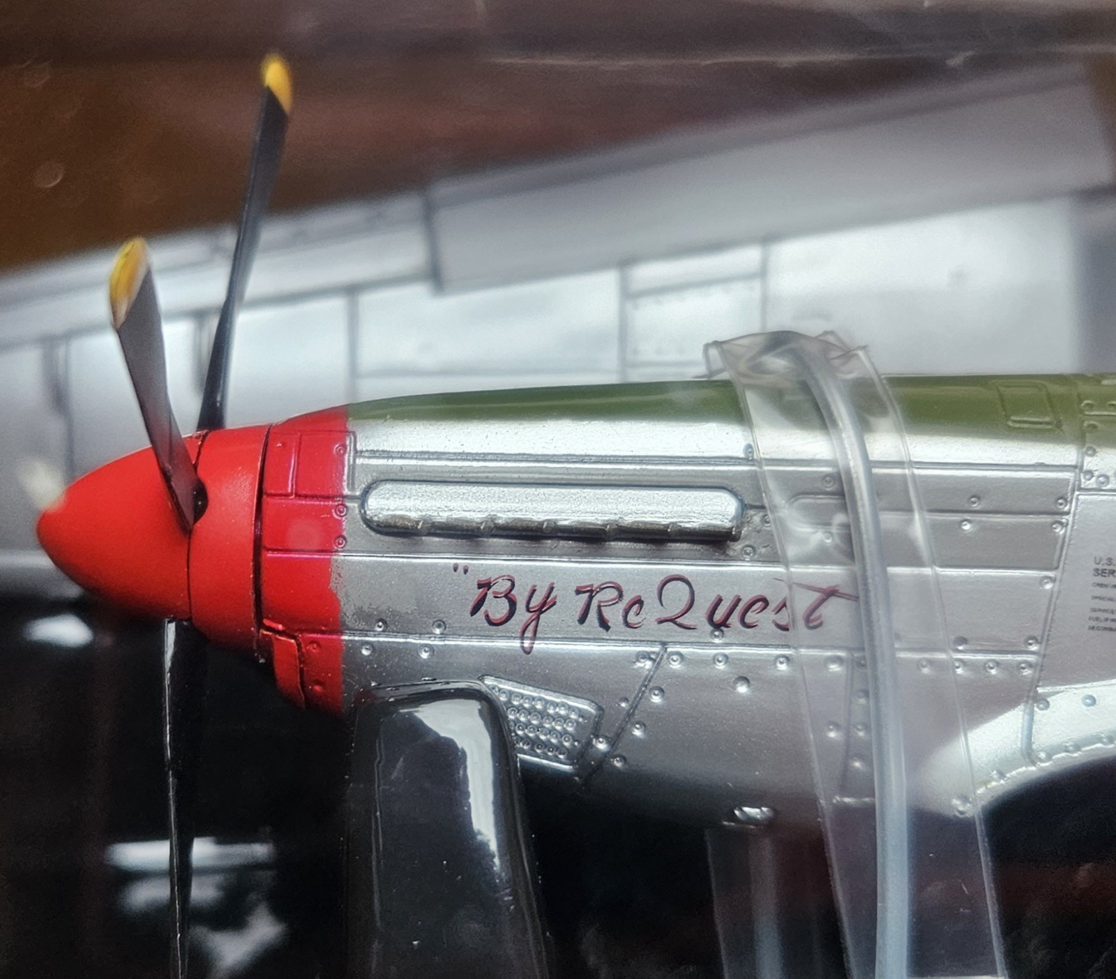 WINGS OF GLORY / ULTIMATE SOLDIER P-51B/C MUSTANG “RED TAILS” 1:48 SCALE MIB